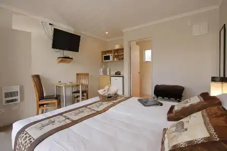 Big Five Motel - 38