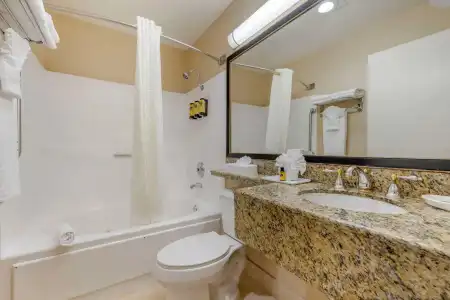 Best Western Plus Marina Shores - 9