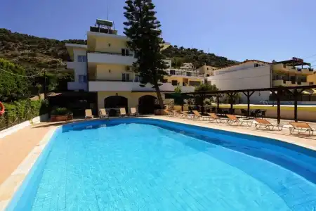 Iraklis Studios & Apartments - 11