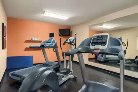 Country Inn & Suites by Radisson, Peoria North, IL - 13