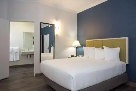 SureStay by Best Western Santa Monica - 76