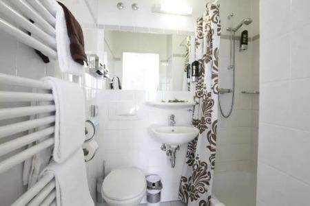 Ayun by Centro Comfort - 29