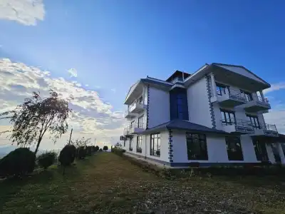 Hill Crown - 10