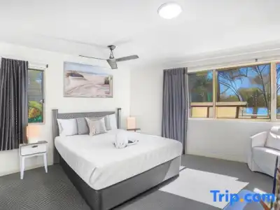Alexander Beachfront Apartments - 22