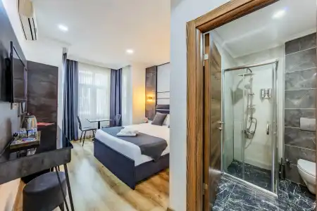 La Pazza Suites - 6