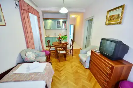 Villa Velzon Guesthouse - 81