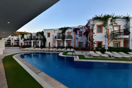 Tropicana Beach - 6
