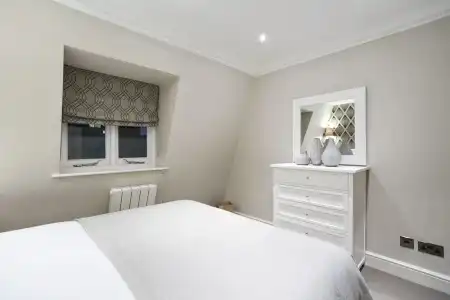 Queensgate Court - 215
