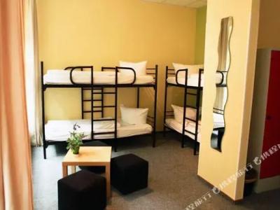 Singer109 & Hostel - 13