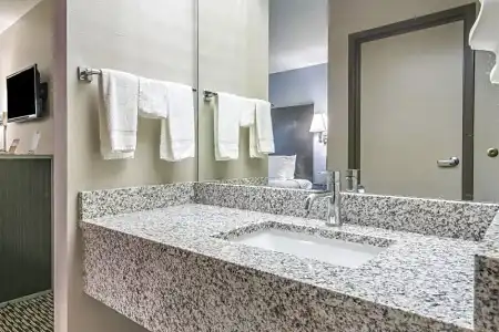 Suburban Studios Chattanooga Northeast - Ooltewah - 43