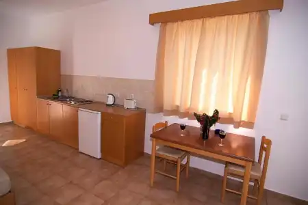 Lambis Studios & Apartments - 39