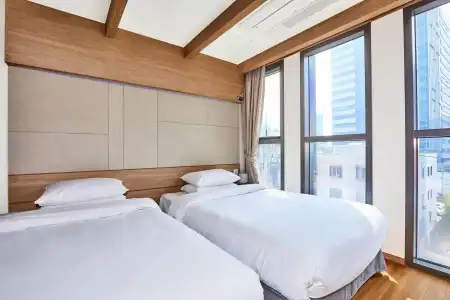 Poco Seongsu - 4