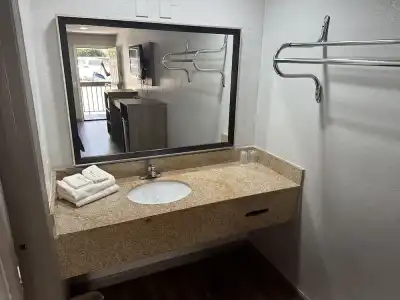 Budget Inn Express - 6