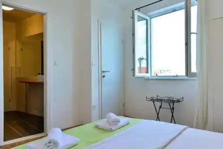 Golden B&B - 100
