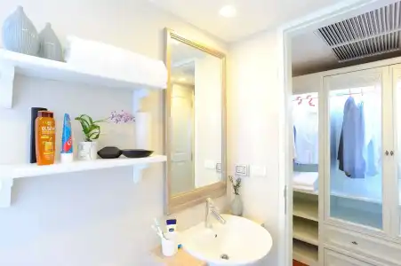 Sabai Sathorn - 16