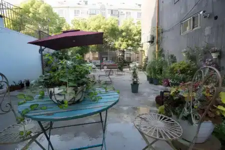 Urban Rosa Cafe & Inn - 18