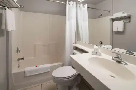 Baymont by Wyndham Las Vegas South Strip - 9