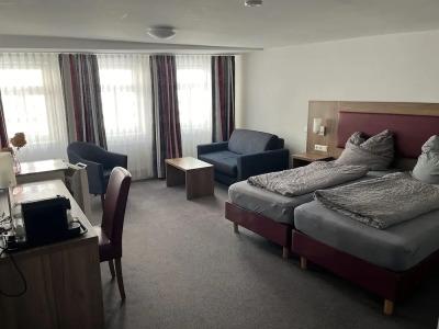 La Flamme Wertheim Garni - 1