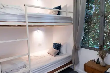 Oon Poshtel - 52