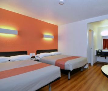 Motel 6 Laredo, TX - South - 1