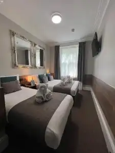 Tudor Court - 67