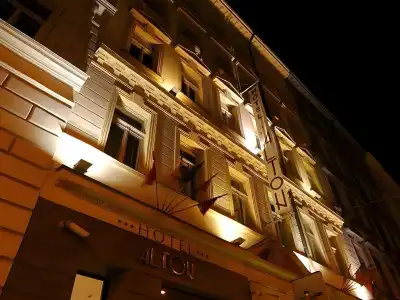 Alton Prague - 0