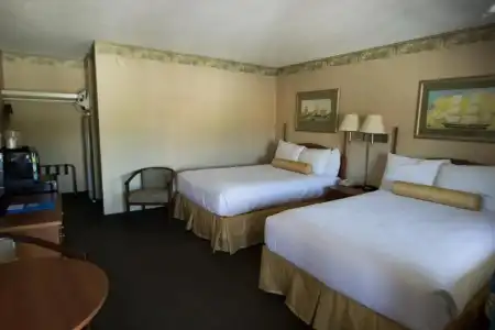 Flagship Inn and Suites - 45