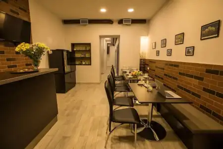 5 Rooms Mini-& Tours - 9