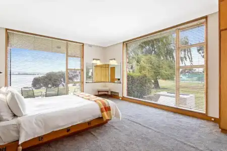 Riverfront Motel & Restaurant - 125