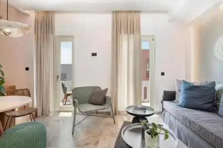 Nyx Chic Manor - 35