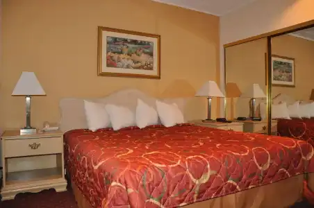 Avalon Inn - 5