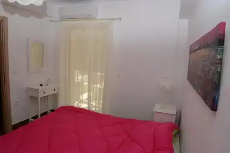 Dio Escapes Houses - 90