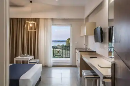 Sea View & Apartments - 4