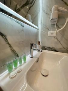 Arial Penthouse Suites - 330