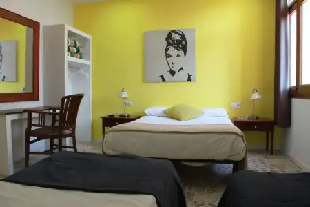 Hostal LK - 13