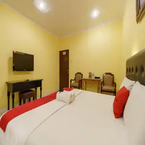 RedDoorz Plus near Ancol - 29