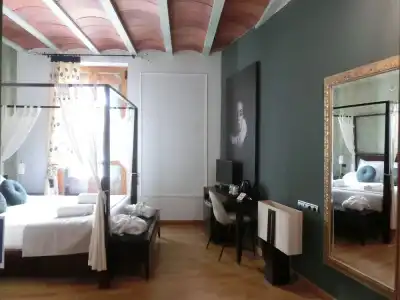 Les Monges Palace Boutique - 2