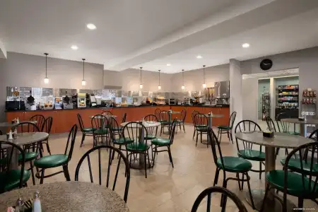 Best Western Plus Peppertree Airport Inn - 31