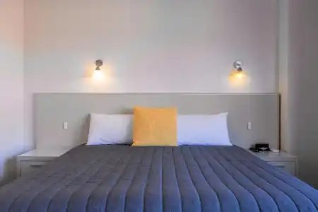 Mayfair Plaza Motel - 112