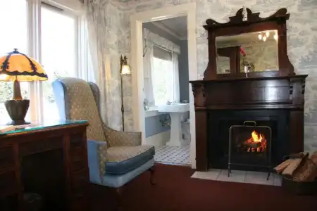 Martine Inn - 76