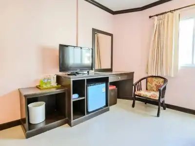 Hollywood Inn Love - 2