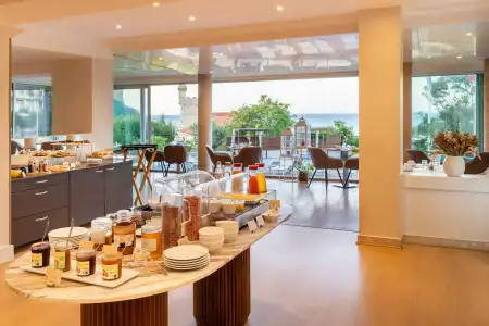 Best Western Plus La Rade - 29