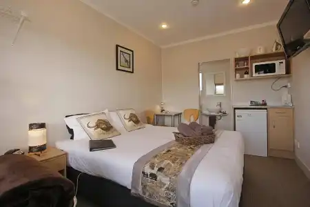 Big Five Motel - 35
