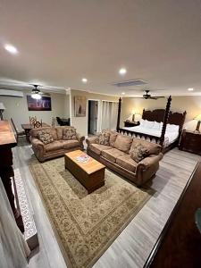 Lantern Light Inn - Romantic Getaway - 40