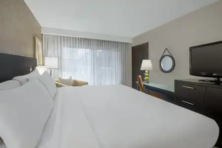 Crowne Plaza Kitchener-Waterloo by IHG - 5
