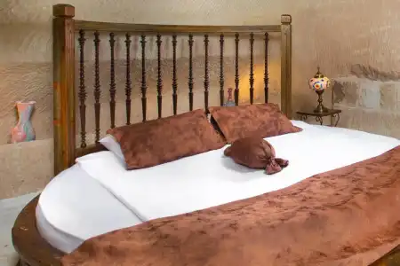 Romantic Cave - 118