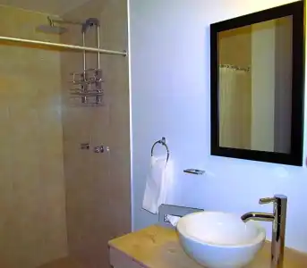 & Suites PF - 31
