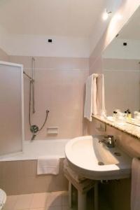 Continental Wellness & Spa - 40