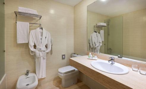 NH Barcelona Eixample - 7