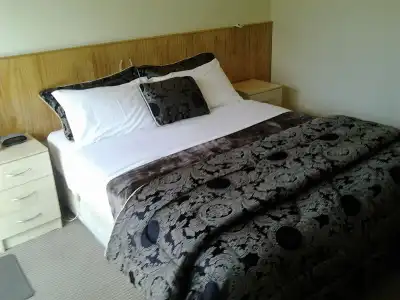 Avondale Motor Inn - 1